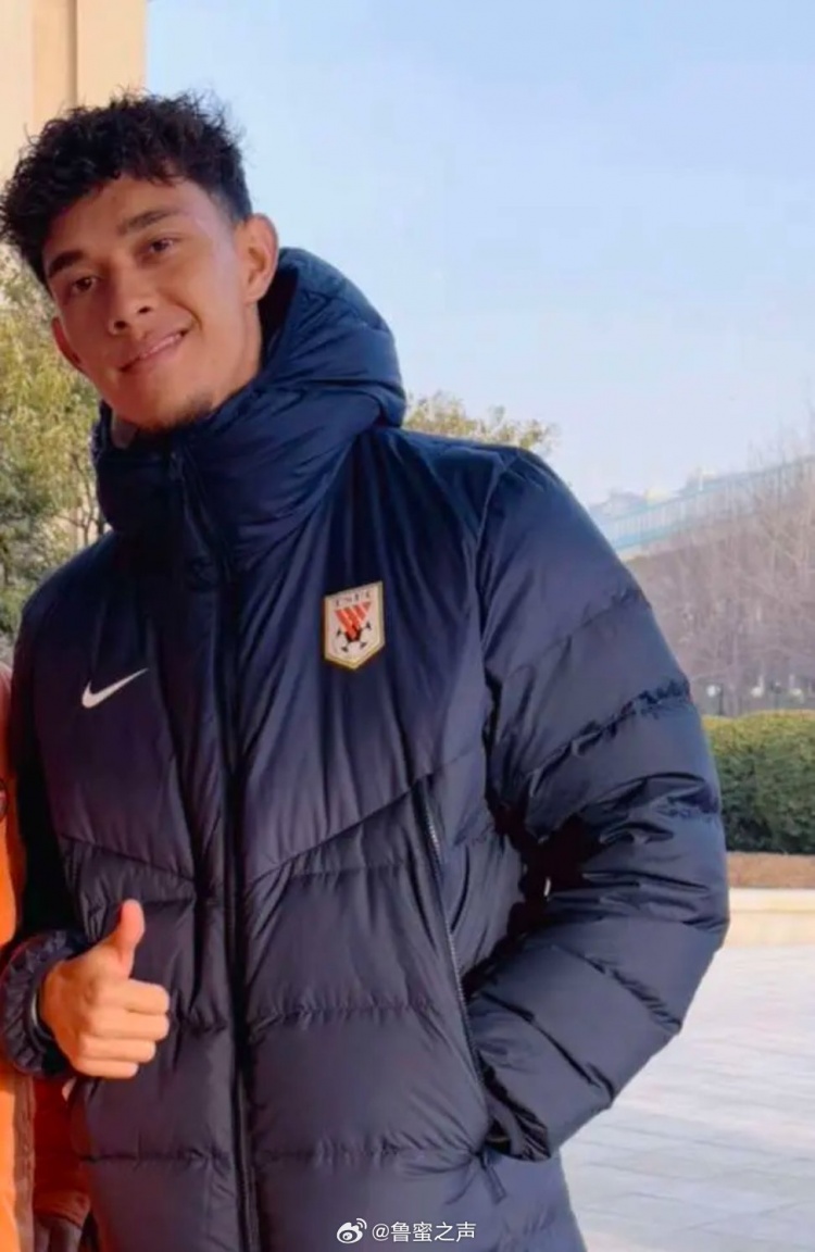  博主：泰山隊新援李小恒已抵達(dá)俱樂部，明天將隨隊登泰山祈福