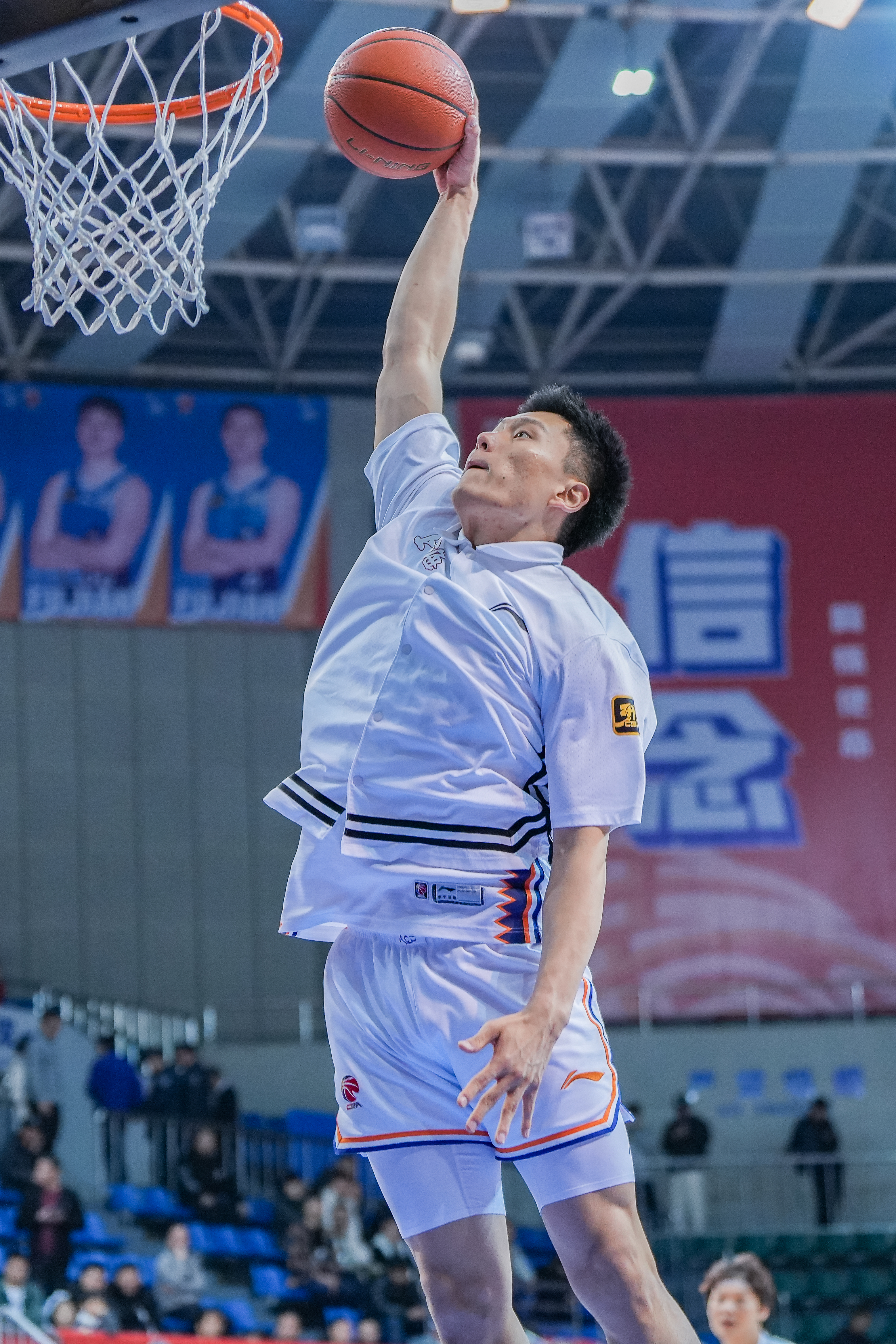  持續(xù)漲球！上海男籃“李花”組合—李弘權(quán)、李添榮