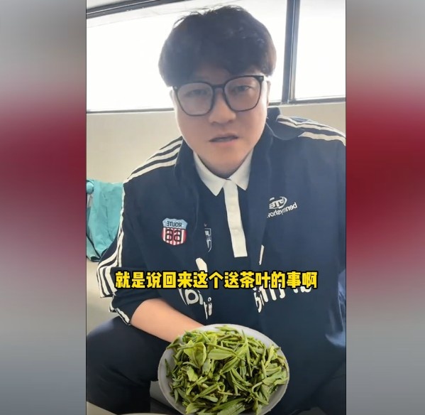  趙鵬：不太清楚賈秀全要球員買(mǎi)茶葉的段子，但這在現(xiàn)實(shí)中也正常