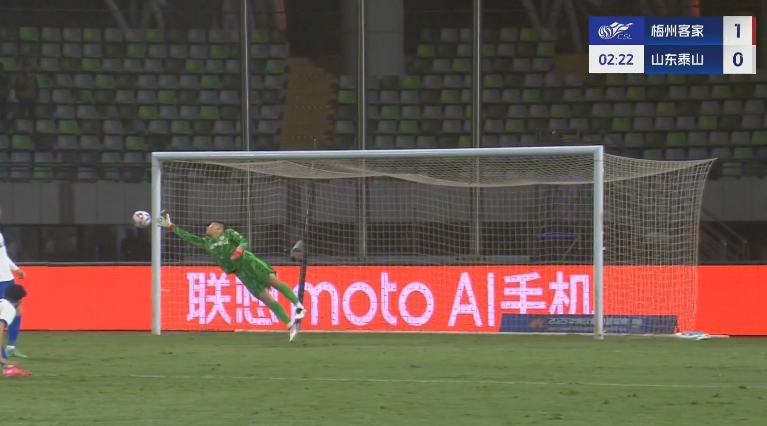  梅州開場2分鐘1-0泰山！茹子楠不停球抽射世界波攻破王大雷大門