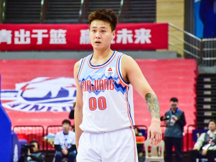  ??隨便打打！趙睿半場8中7&三分3中3貢獻(xiàn)18分2助攻2搶斷