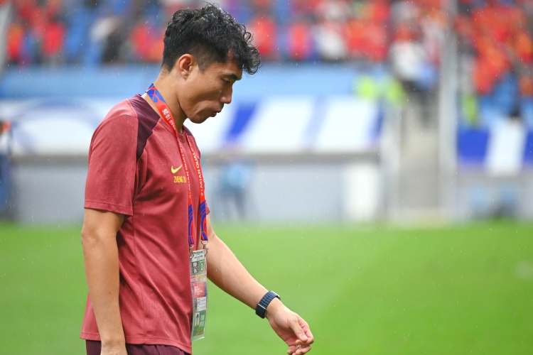  滬媒：單后腰讓國足防守承受更大壓力，若鄭智沒退役或能勝任