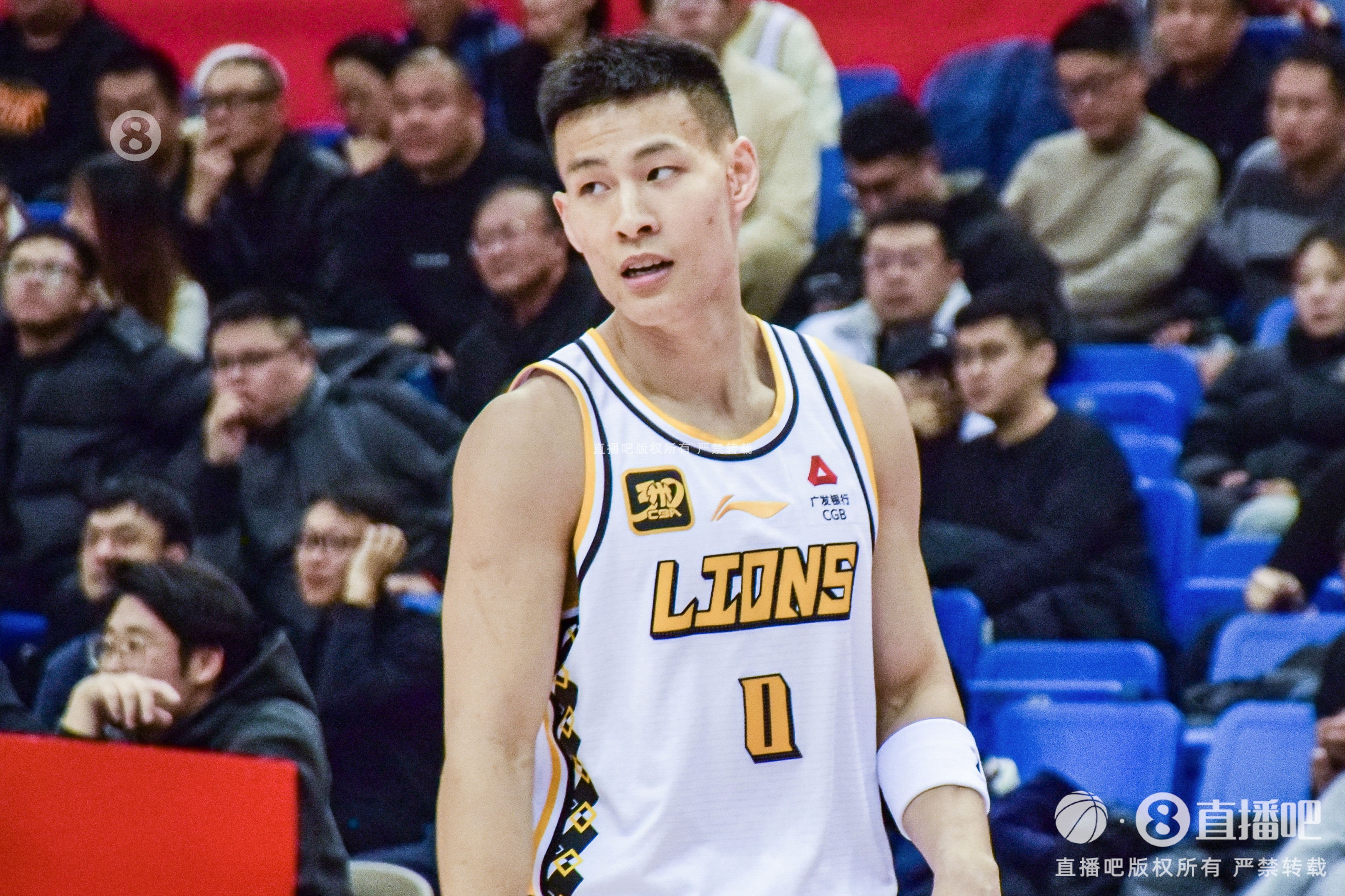  毫無狀態(tài)！林秉圣11投僅1中拿到3分3斷 出現(xiàn)2失誤4犯規(guī)