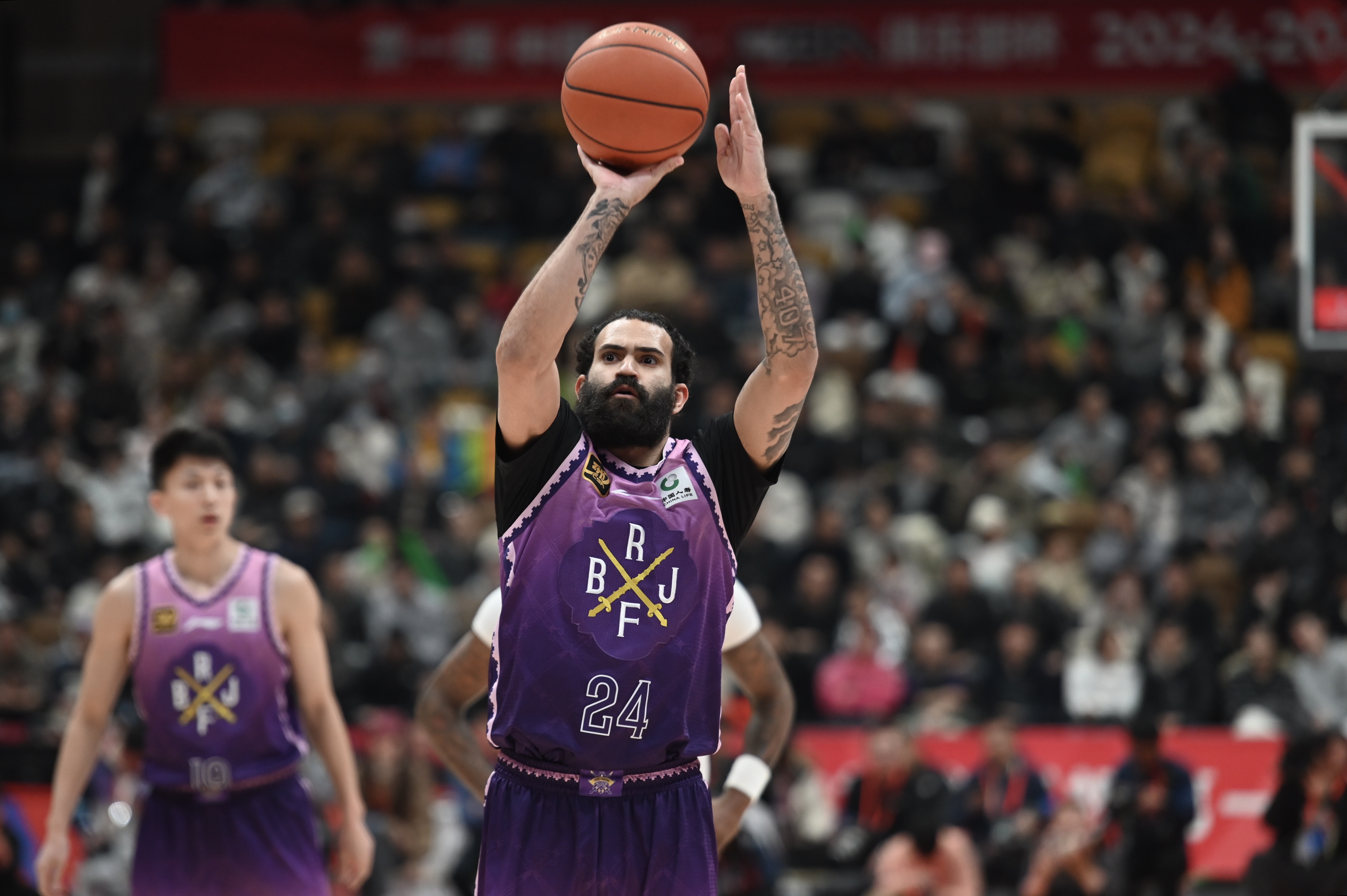  高效輸出！里勒半場各種強(qiáng)突 兩分球7中7砍下16分2籃板3助攻